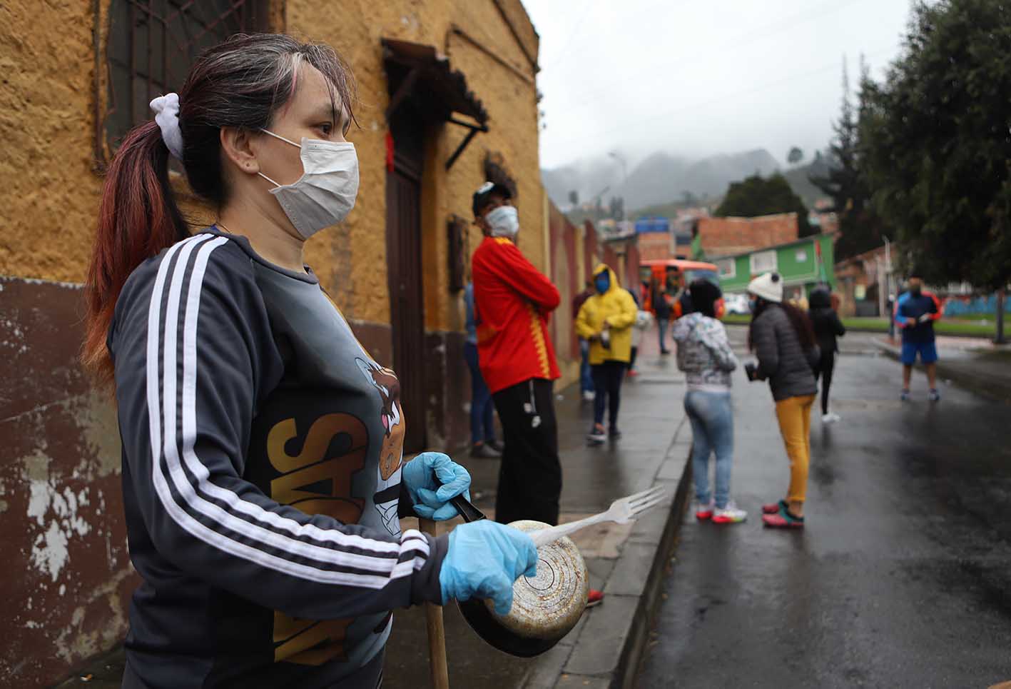 Cacerolazo en el centro para pedir ayudas