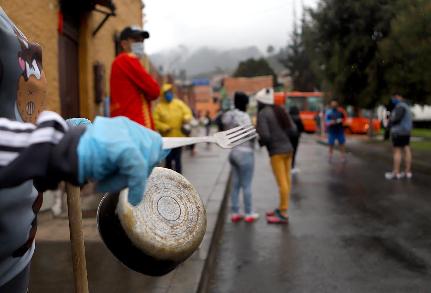 Cacerolazo en el centro para pedir ayudas