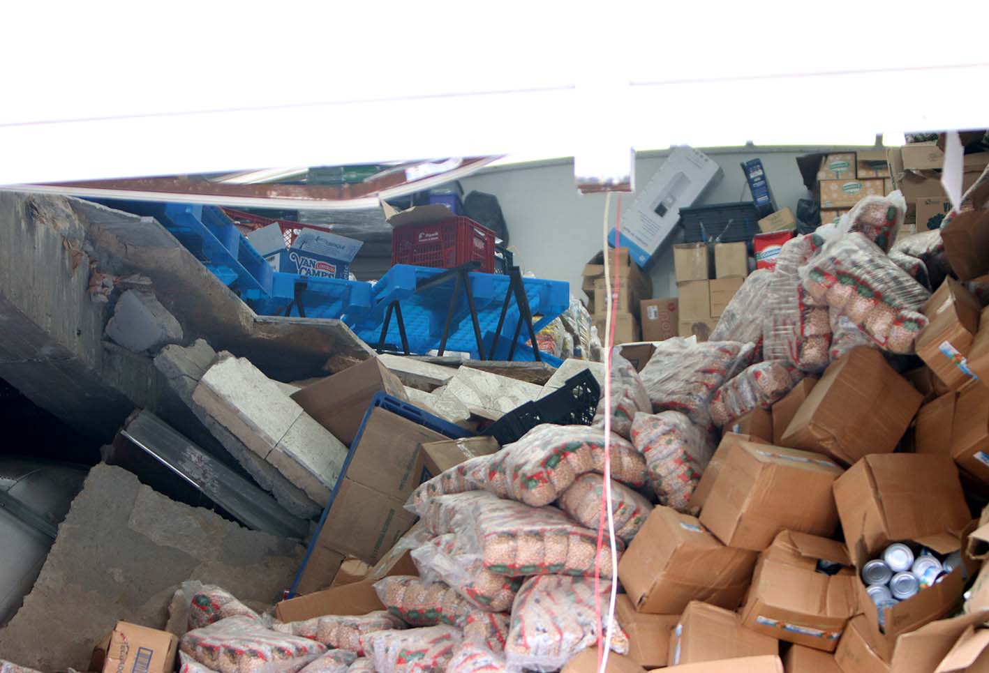 Desplome de bodega de supermercado en Ciudad Bolívar