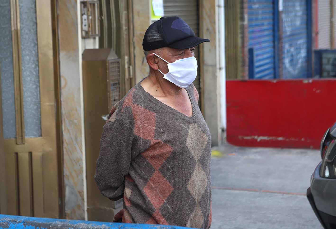 Don Néstor, adulto mayor golpeado por policías por venta ambulante