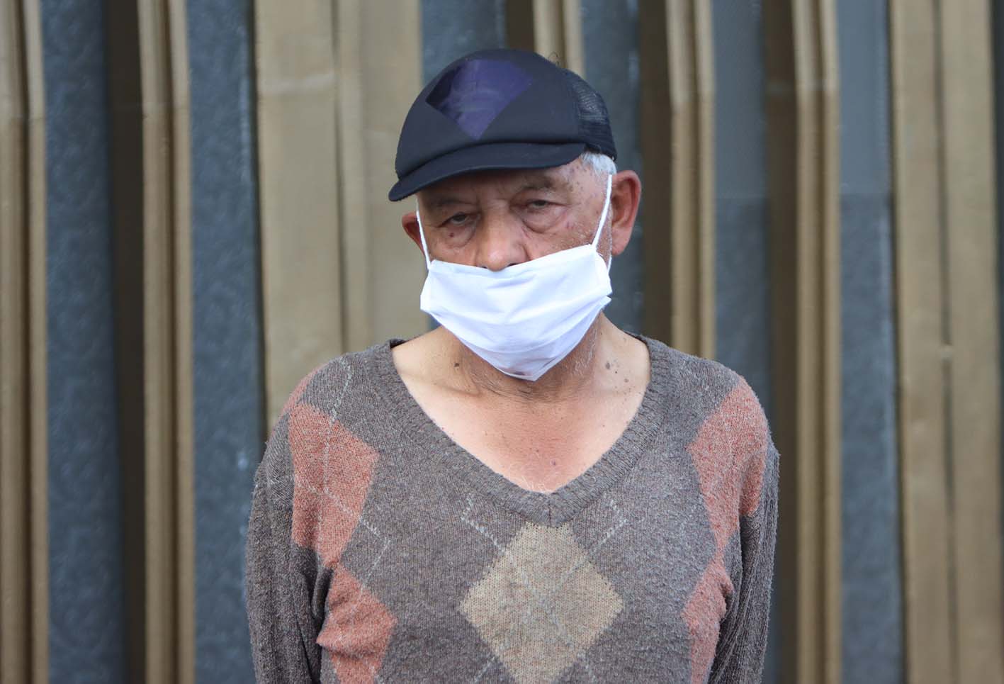 Don Néstor, adulto mayor golpeado por policías por venta ambulante