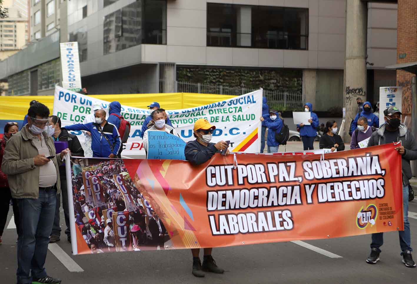 Protestas en Bogotá por falta de ayudas