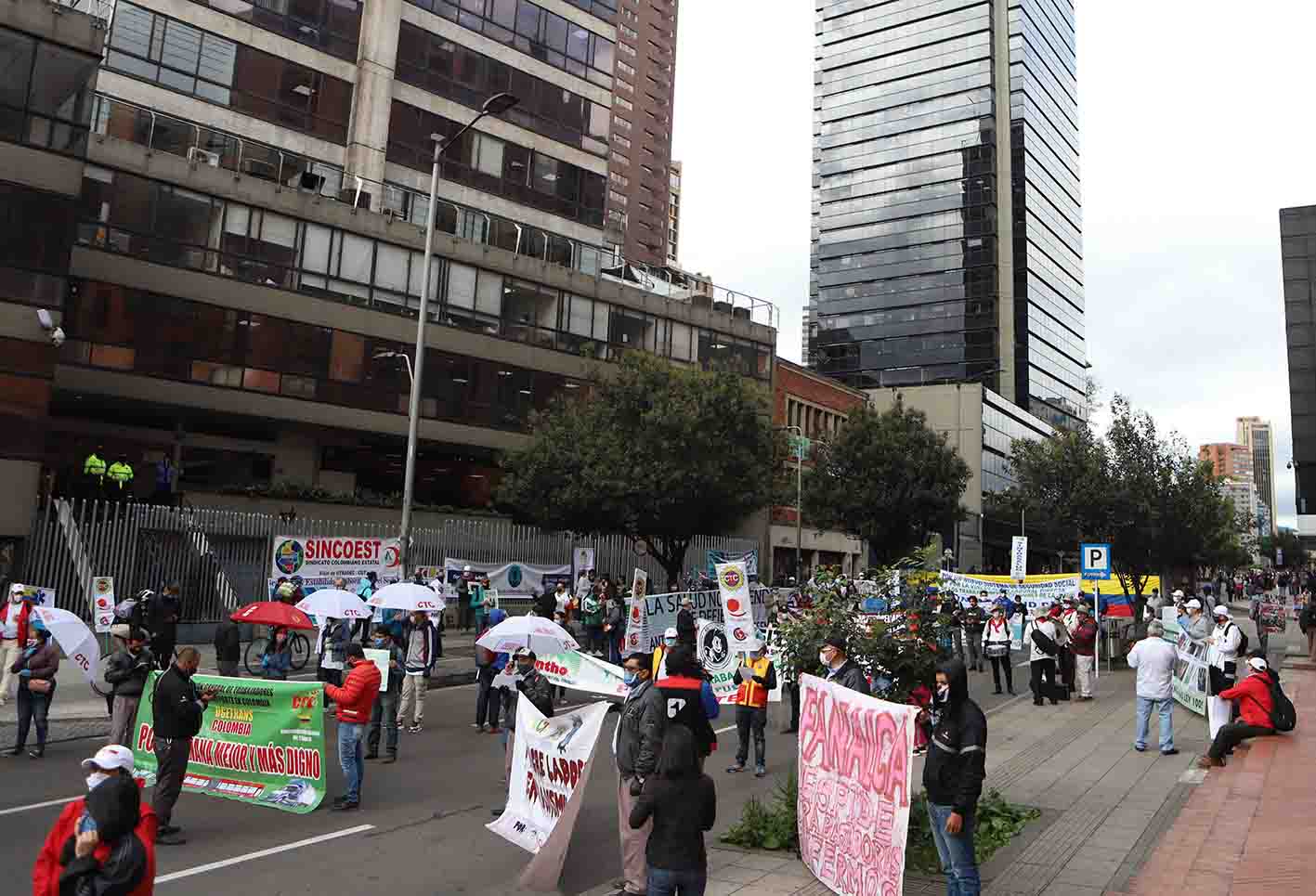Protestas en Bogotá por falta de ayudas