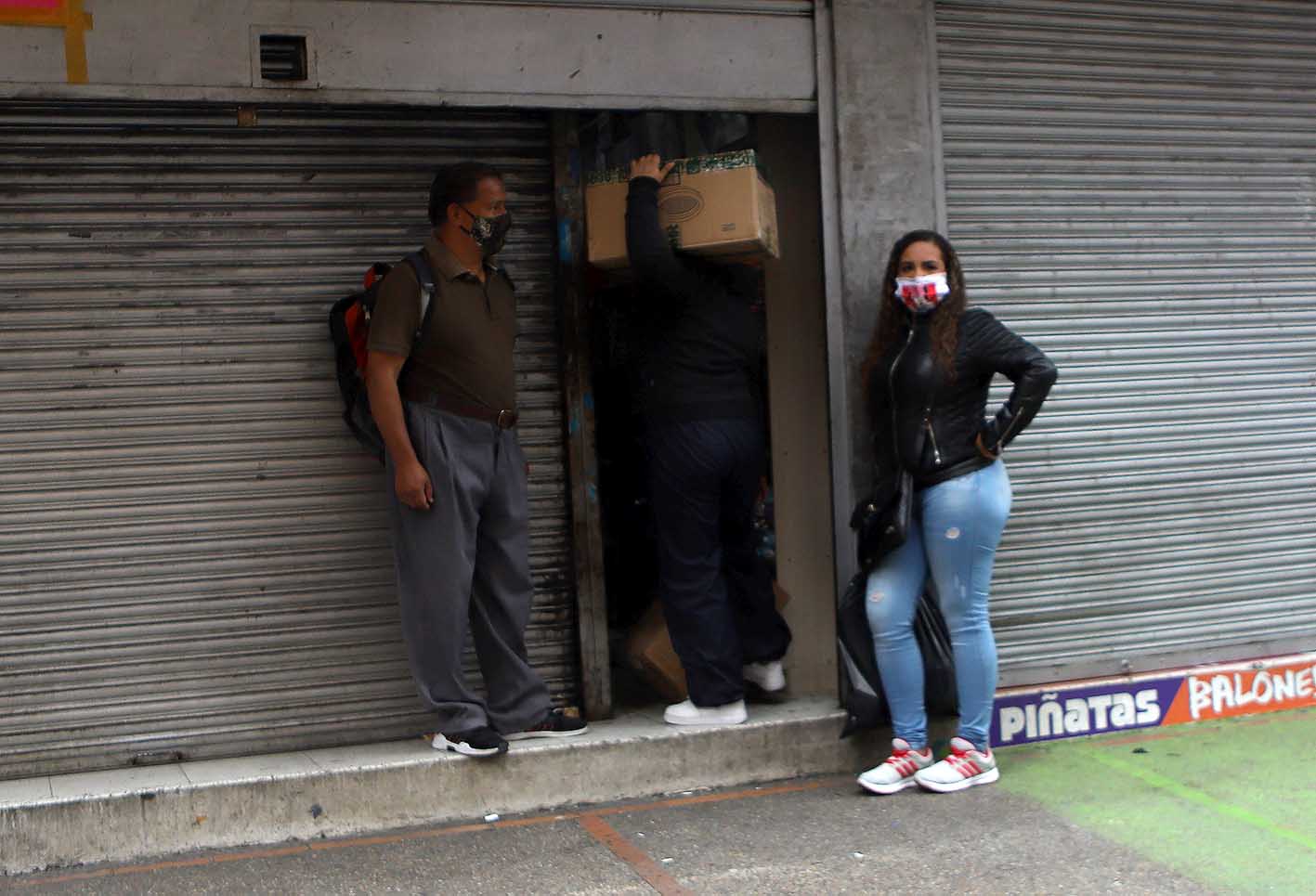 Violación de cuarentena en Bogotá en comercio / coronavirus en Colombia