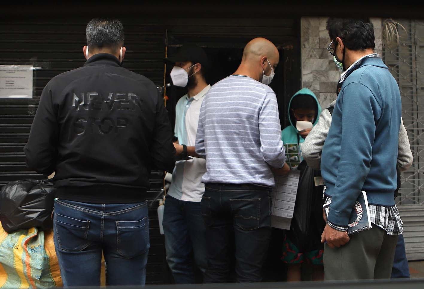 Violación de cuarentena en Bogotá en comercio / coronavirus en Colombia