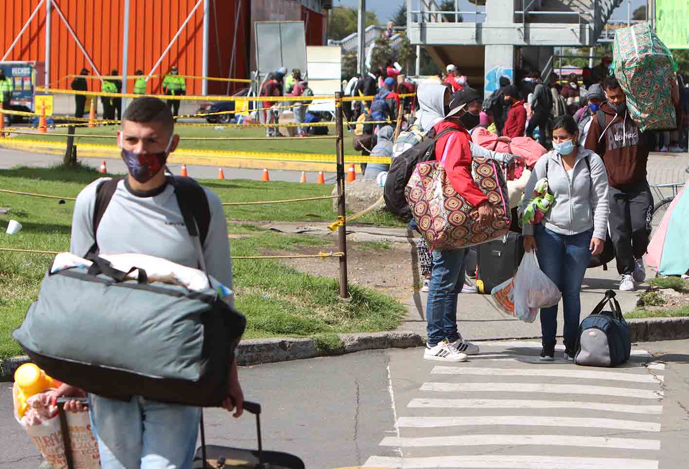 Venezolanos varados en Bogotá que piden regresar a su país.