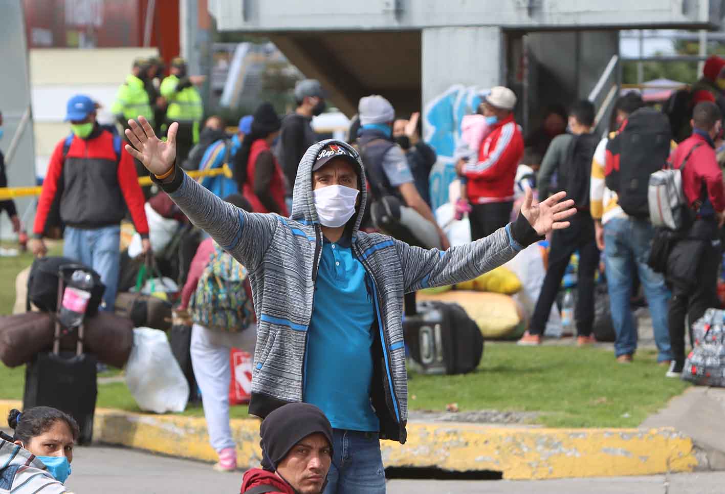 Venezolanos varados en Bogotá que piden regresar a su país.