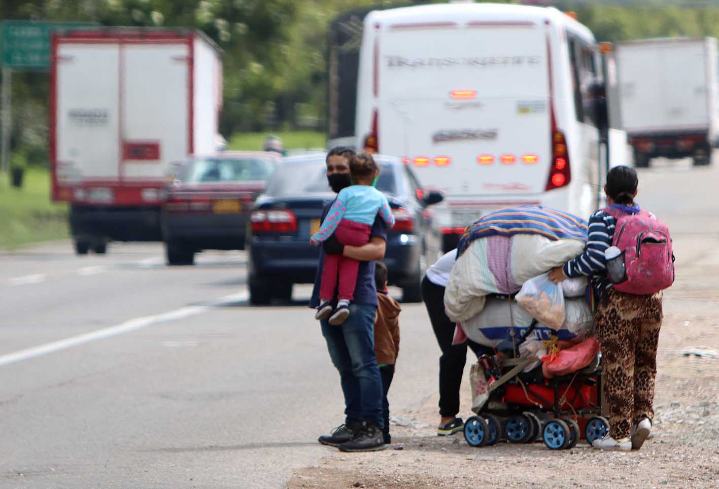 Venezolanos varados en Bogotá que piden regresar a su país.