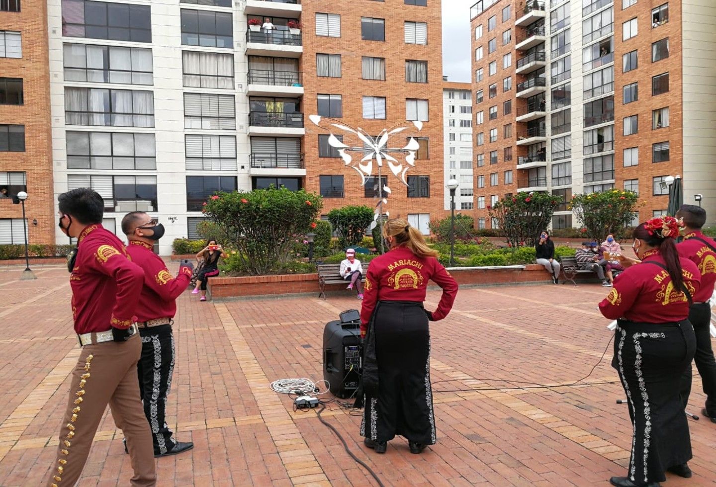 Mariachis sobreviven de milagro en Colombia