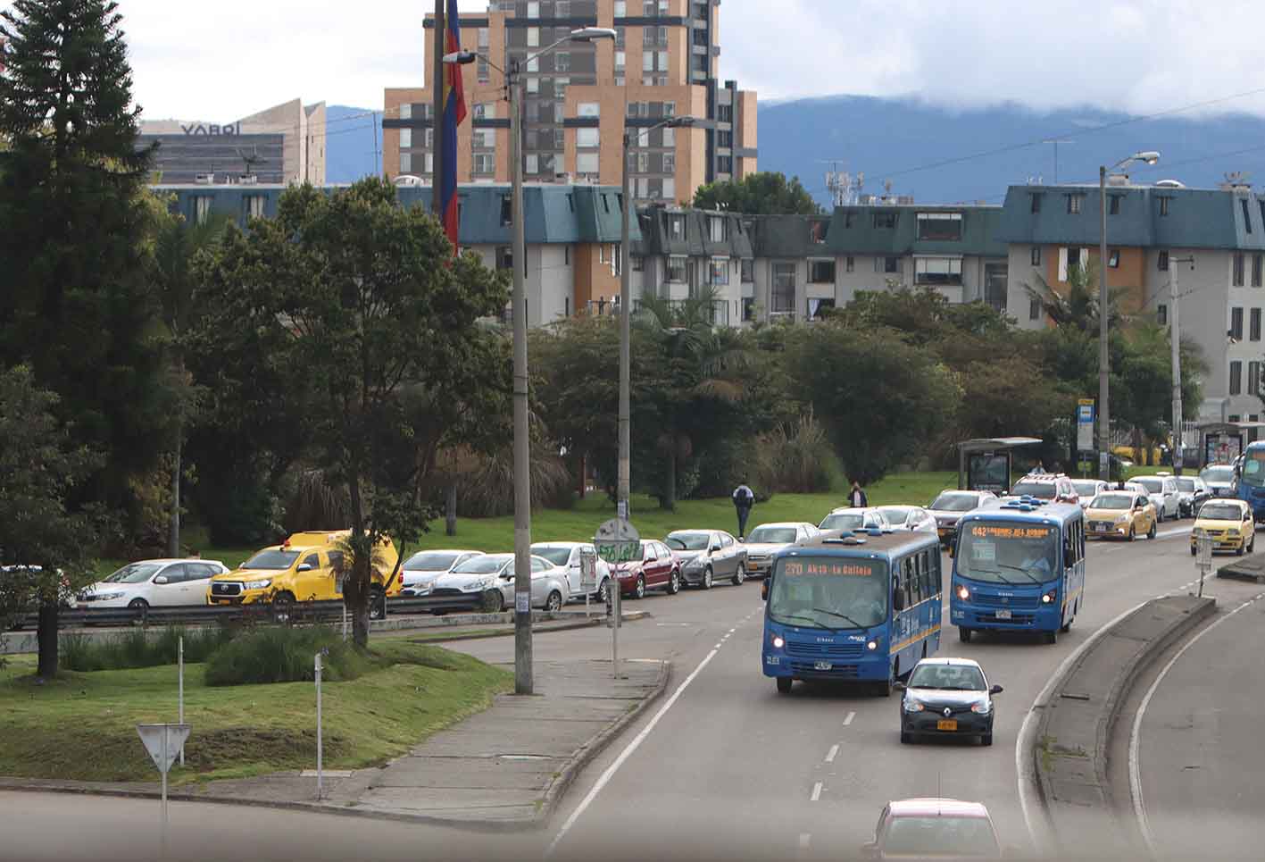 Día sin IVA: largas filas en establecimientos