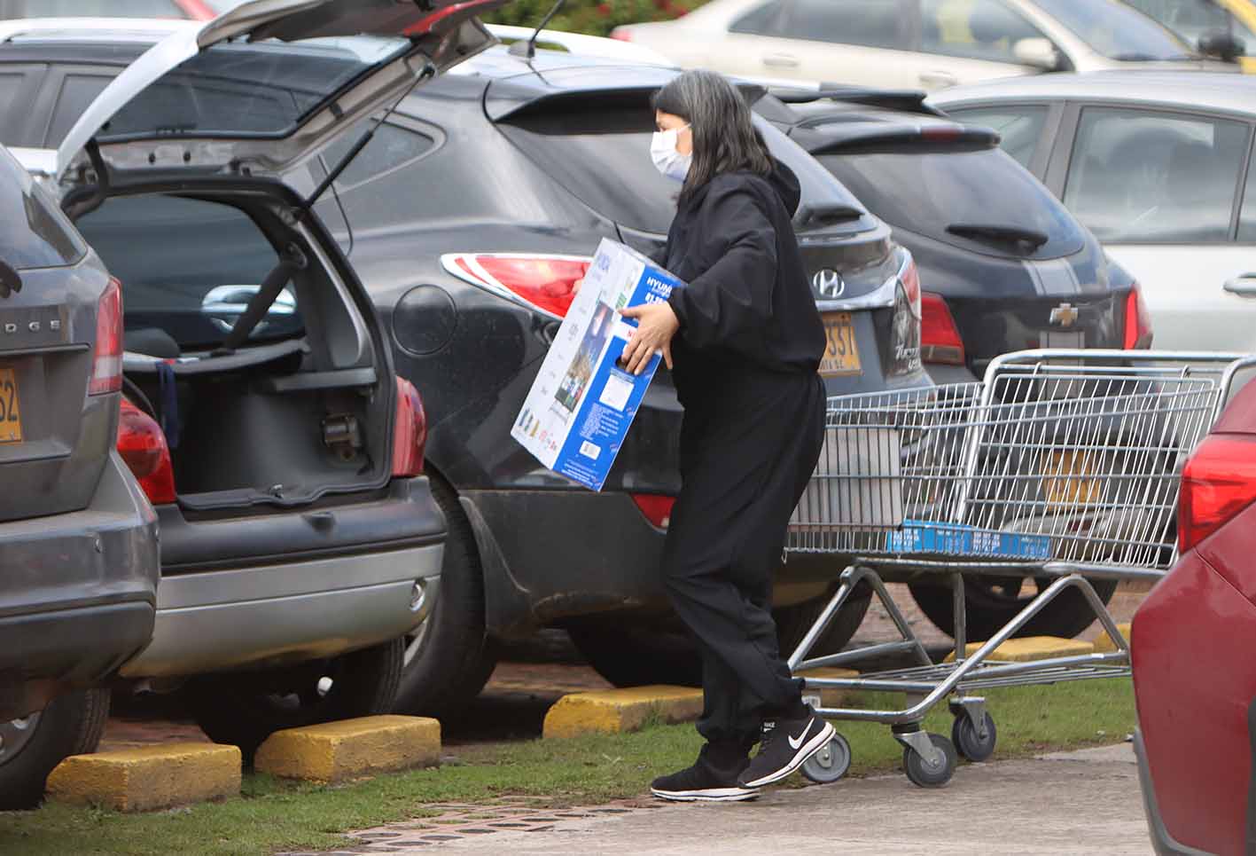 Día sin IVA: largas filas en establecimientos