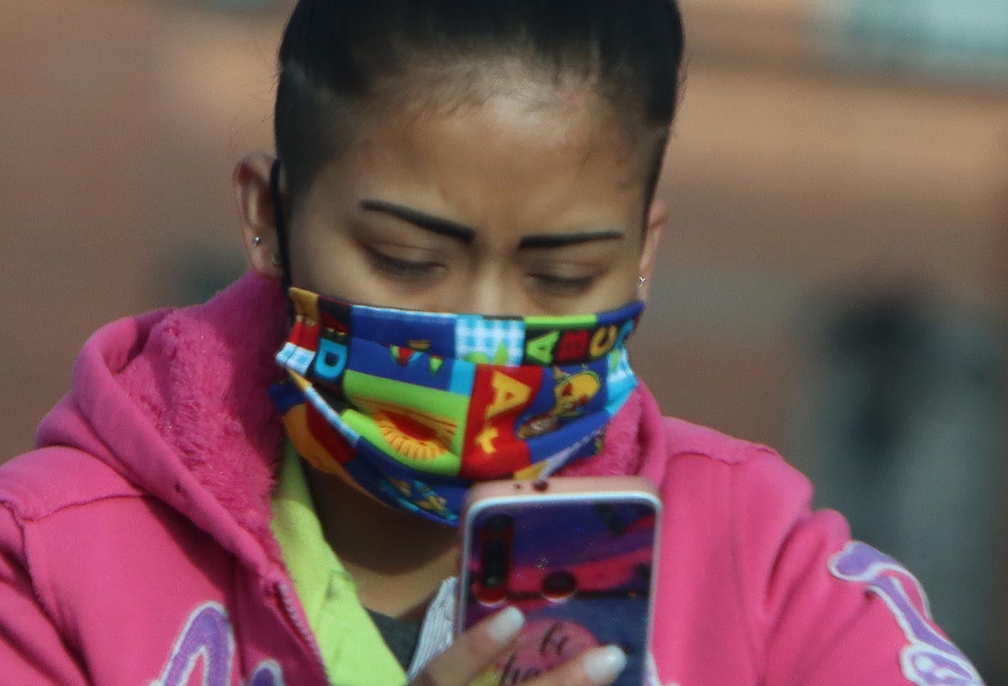 El tapabocas: El nuevo accesorio que se usa con criterios de moda en Bogotá