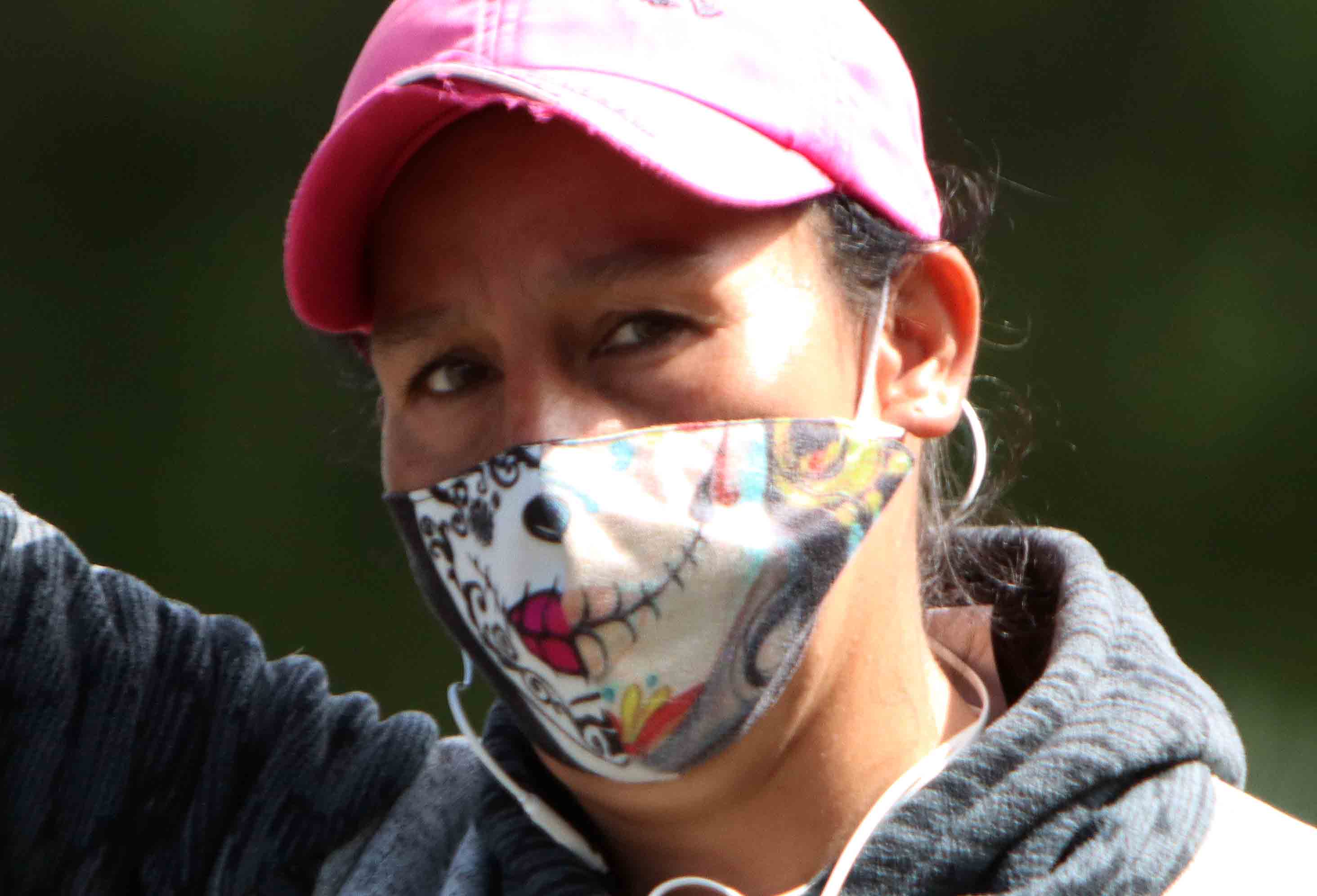 El tapabocas: El nuevo accesorio que se usa con criterios de moda en Bogotá