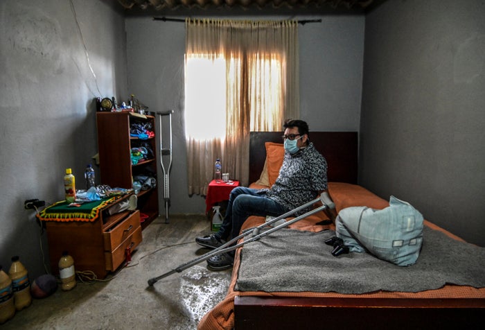 Jóvenes con coronavirus