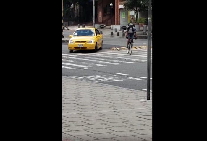 Taxista atropella a ciclista