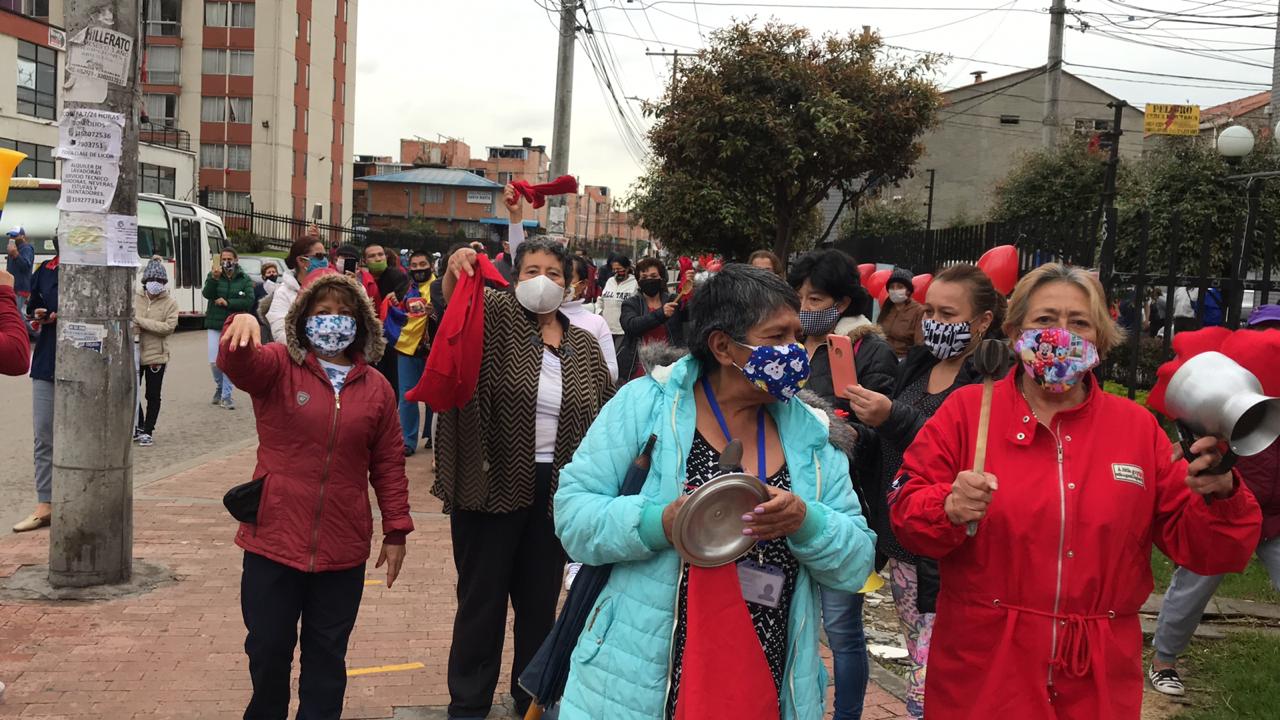 Habitantes de Kennedy protestan por falta de alimentos.