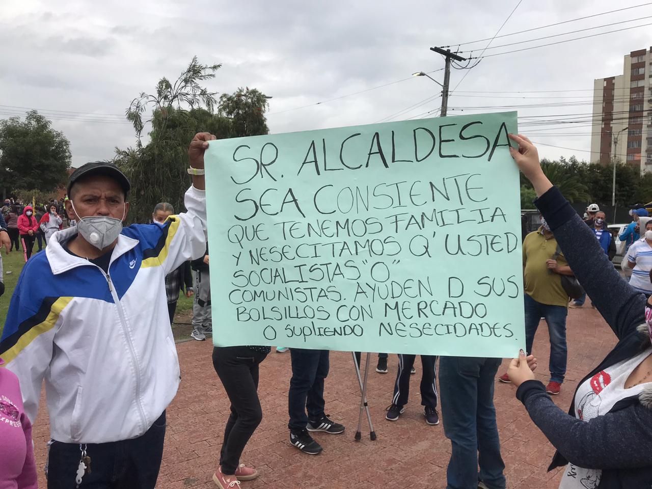 Habitantes de Kennedy protestan por falta de alimentos.