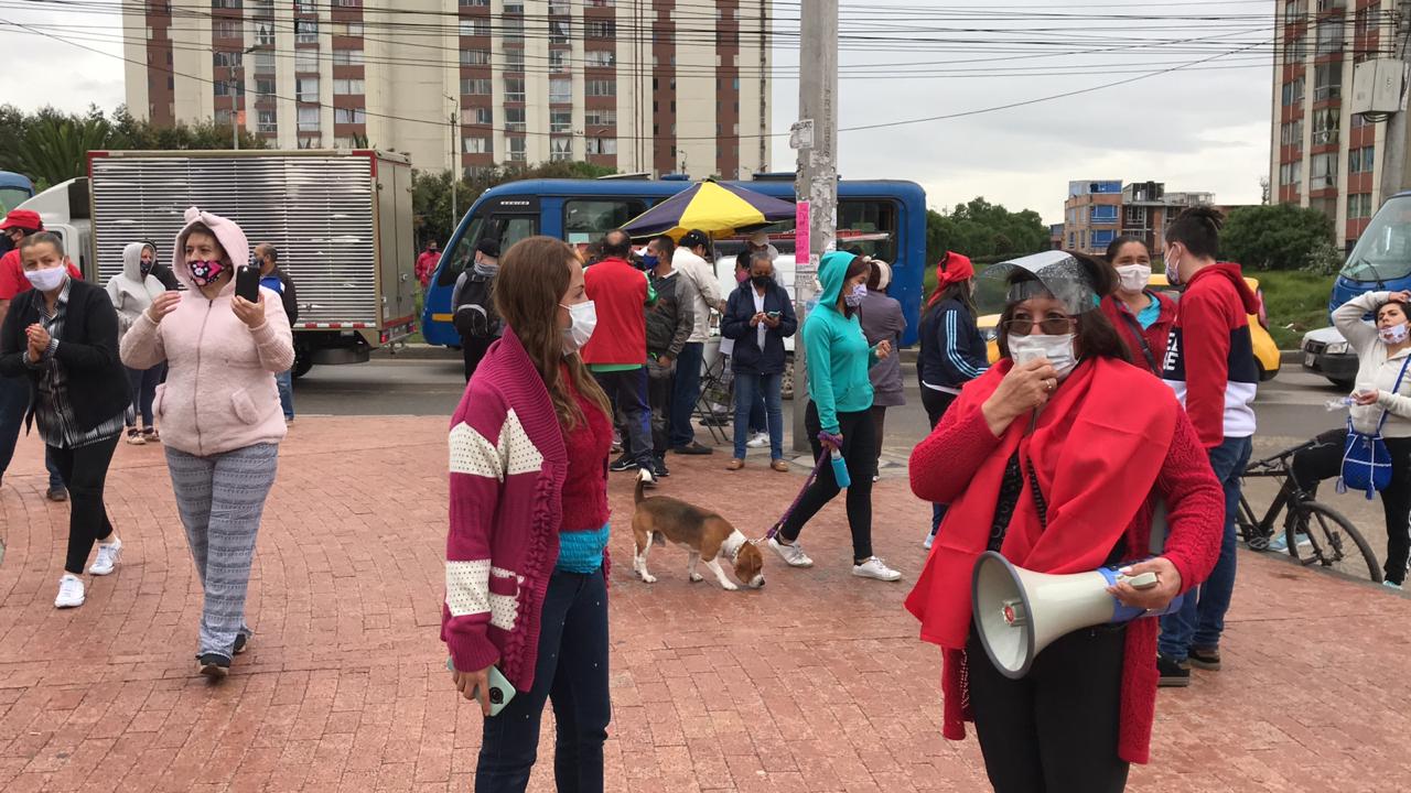 Habitantes de Kennedy protestan por falta de alimentos.