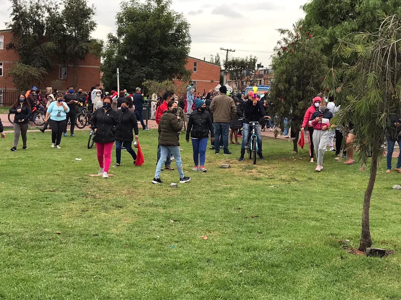 Habitantes de Kennedy protestan por falta de alimentos.