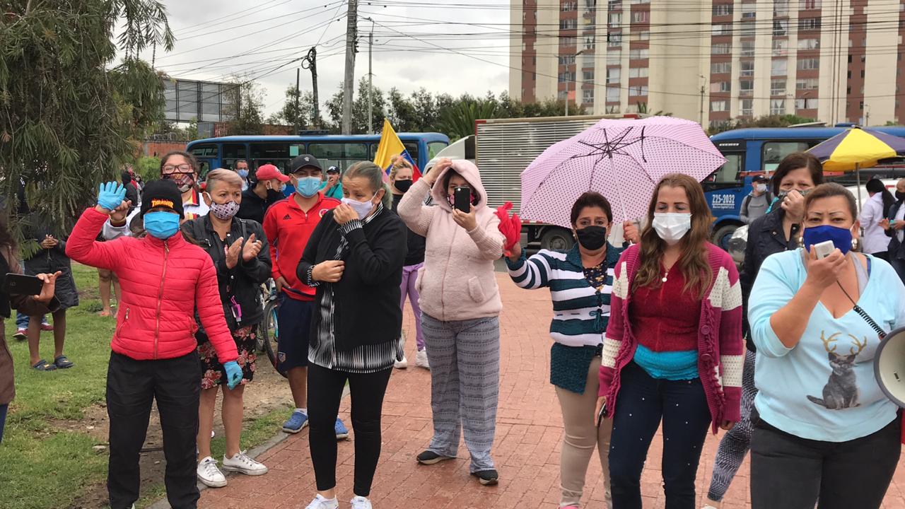 Habitantes de Kennedy protestan por falta de alimentos.