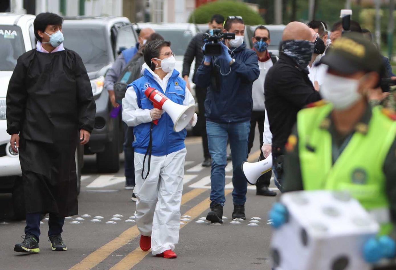 Claudia López recorre barrios en alerta naranja por COVID