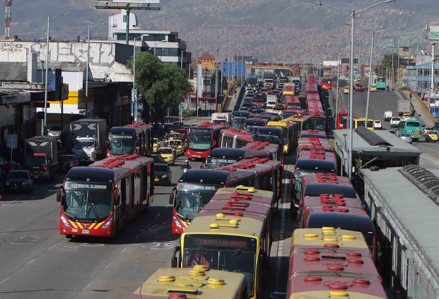 Protestas de comerciantes paralizan a Bogotá