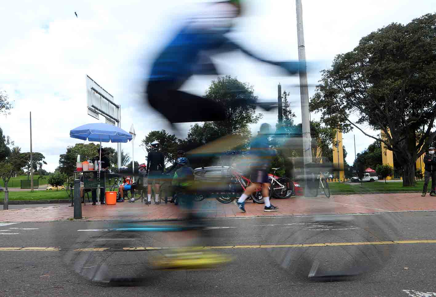 Nueva normalidad en Bogotá / Deportistas con tapabocas en parques de Bogotá