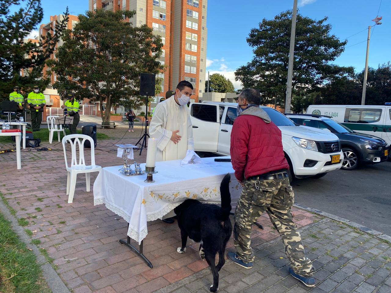 Misa en la calle y hacia las ventanas, modalidad en medio de la cuarentena
