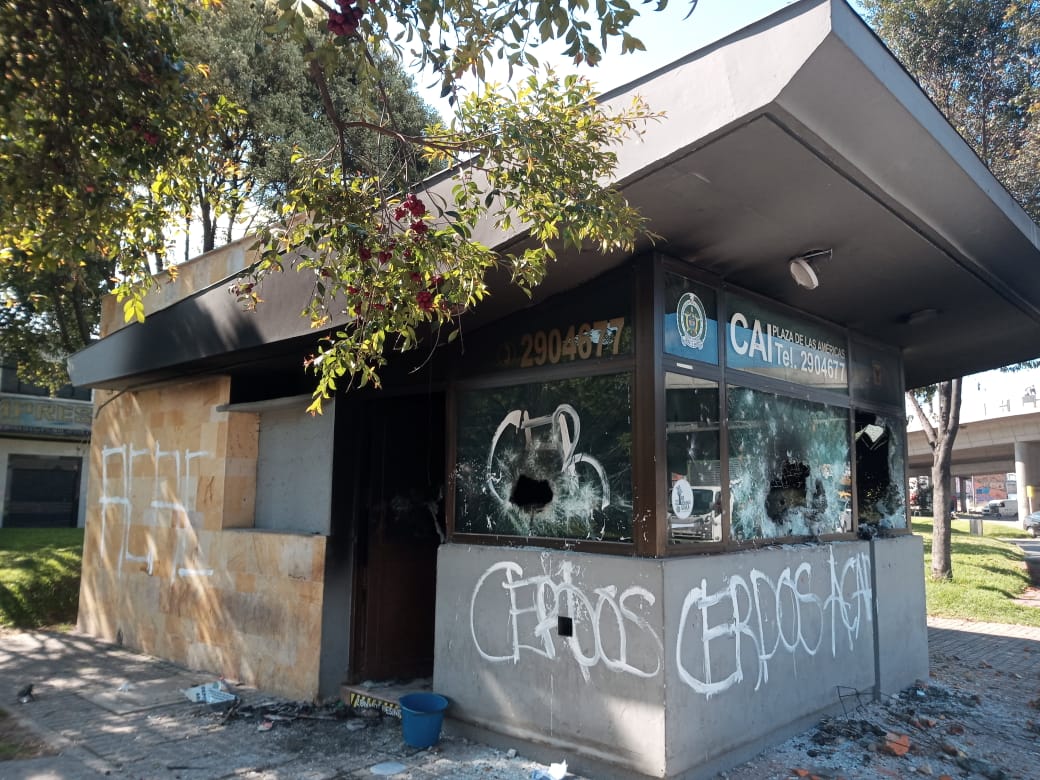 Destrucción CAI Bogotá