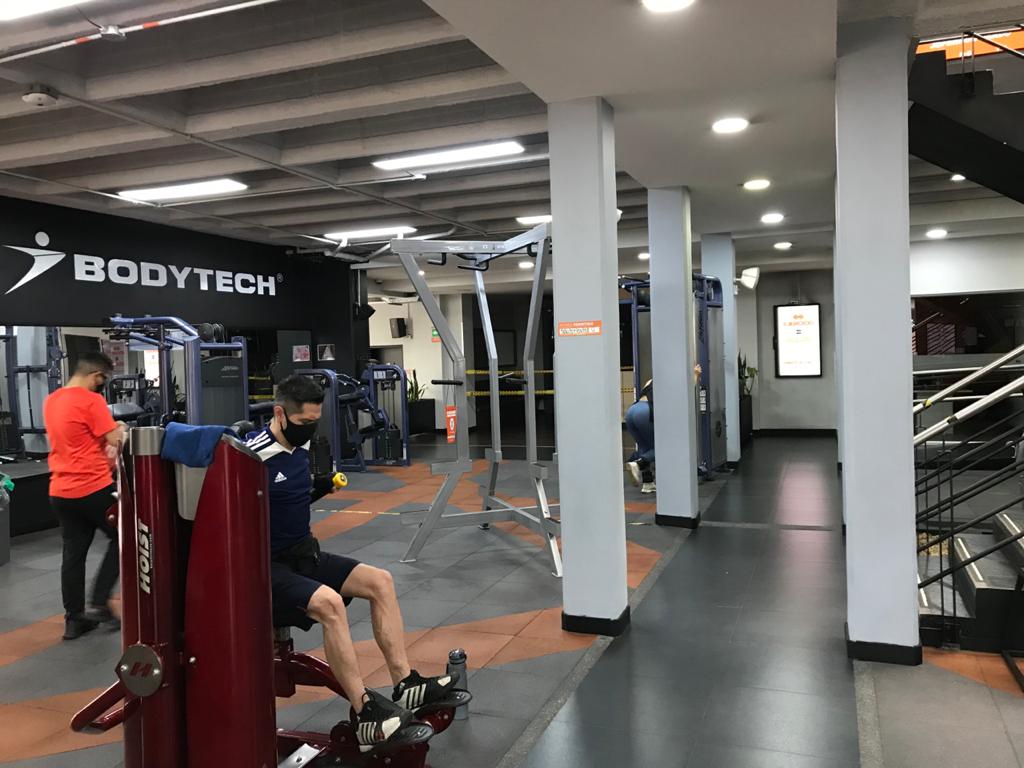 Cada persona debe hacer una reserva de horario para poder entrenar.