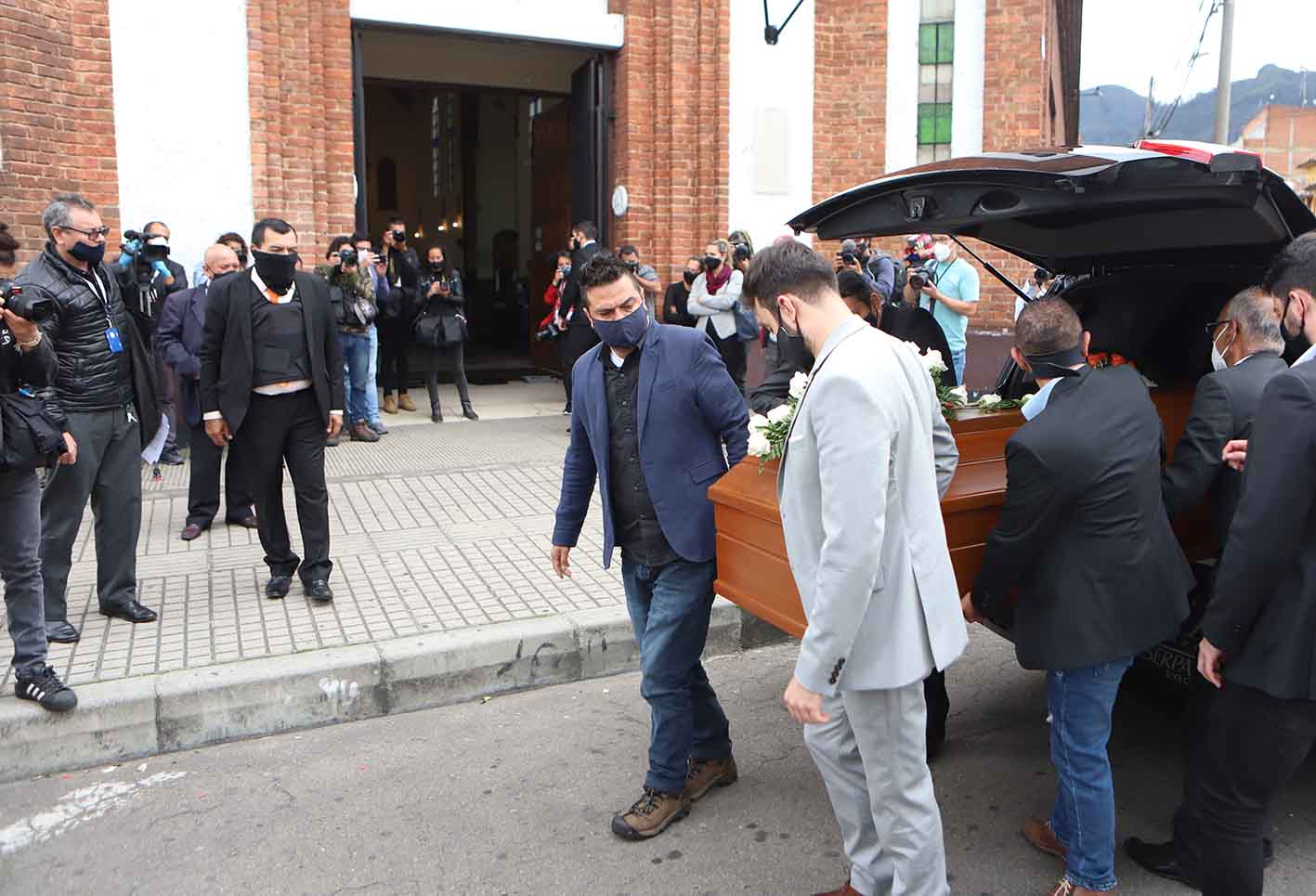 Javier Ordóñez: su sepelio fue entre peticiones de sus familiares de justicia