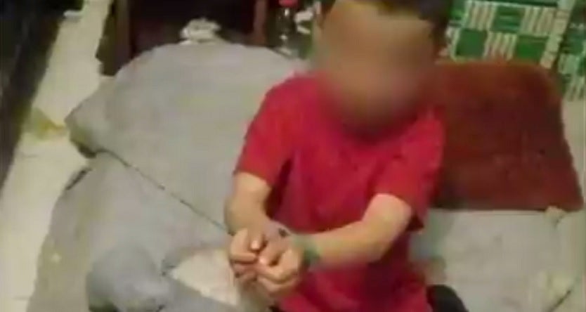 Niños era amarrado por su madre