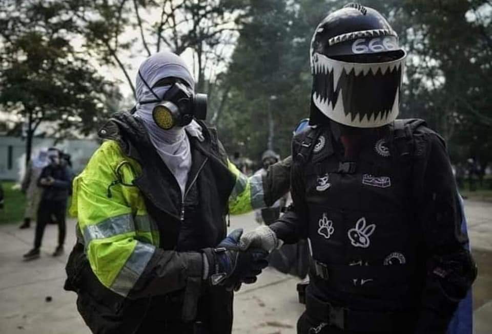 Familiar de miembro del Esmad en protestas 7