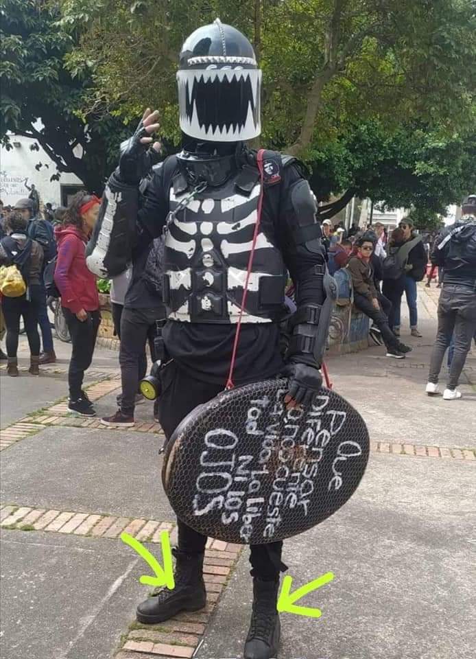 Familiar de miembro del Esmad en protestas 7