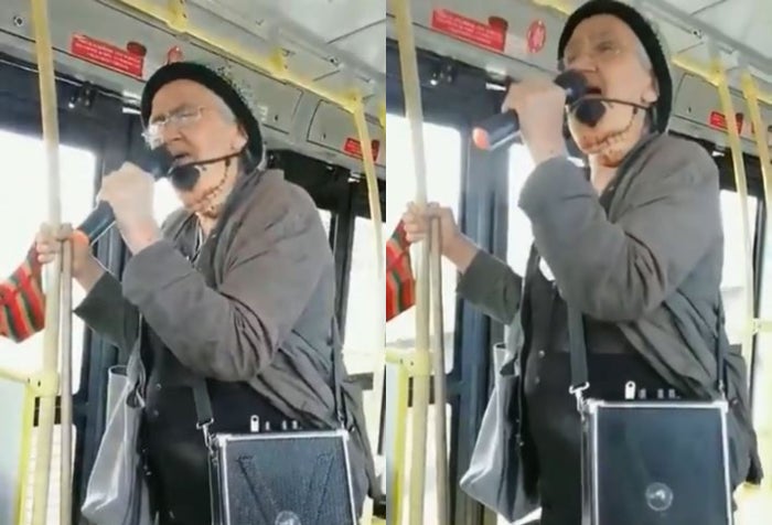 ‘Abuelita rapera’ se hace viral por sus rimas en Transmilenio