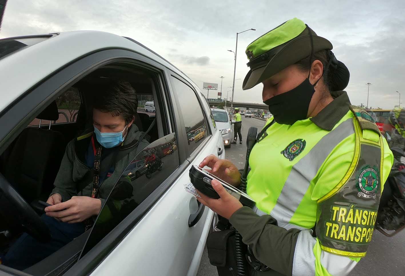 Anuncian medidas estrictas a quienes trabajan con aplicación de transporte
