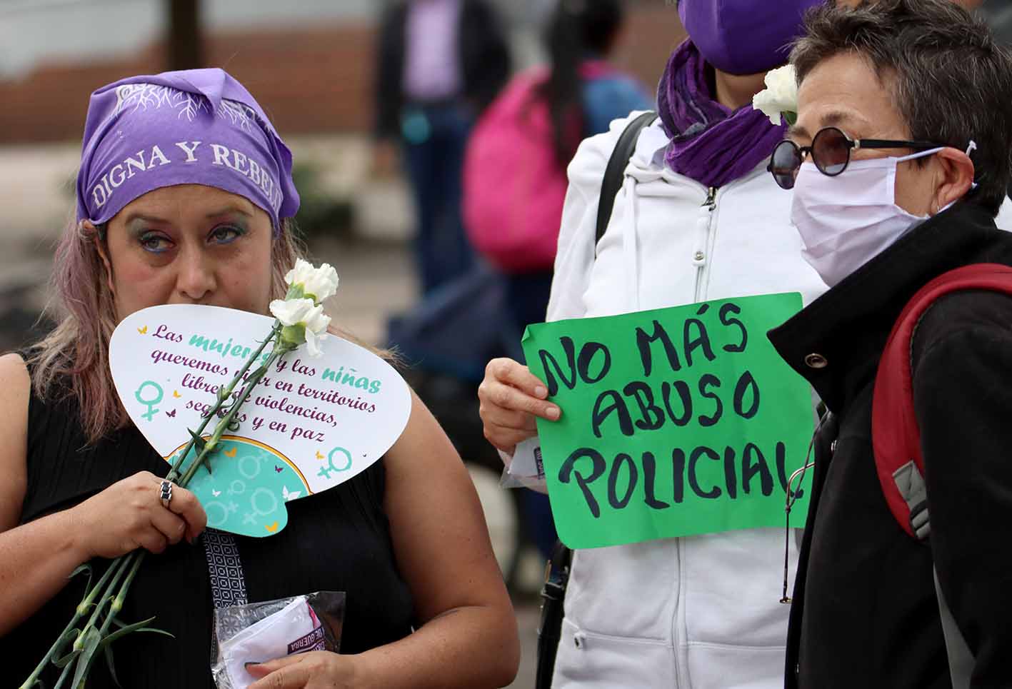 Plantón de mujeres en Bogotá contra abuso policial