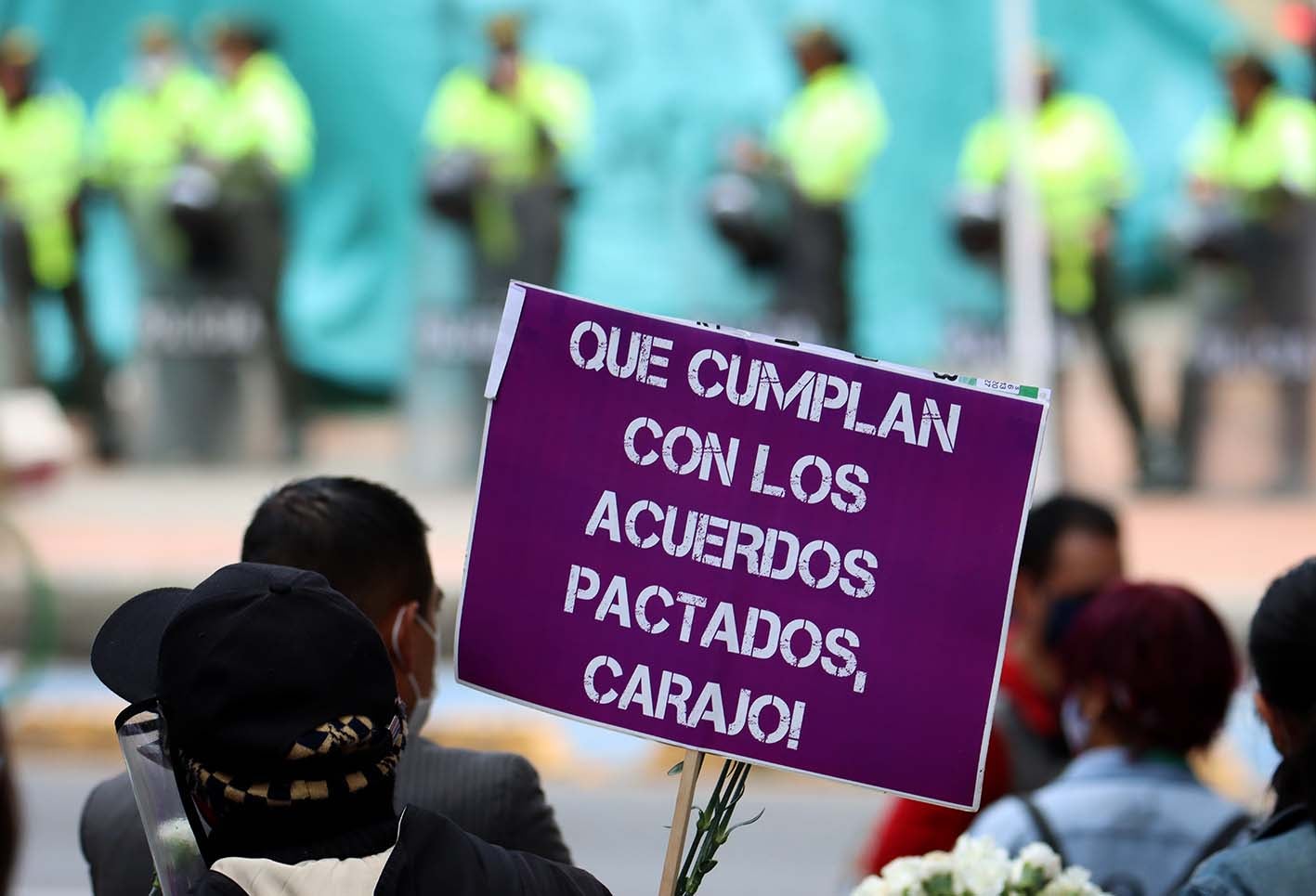 Plantón de mujeres en Bogotá contra abuso policial