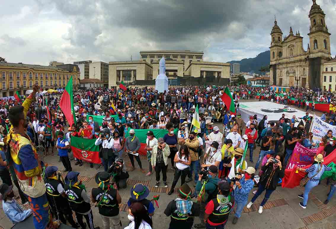 Recorrido por el centro de Bogotá de La minga indígena y llegada a la Plaza de Bolívar