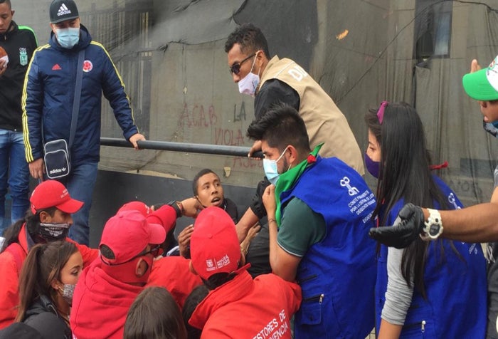 La minga indígena sacó de la protesta a unos ladrones en la Plaza de Bolívar