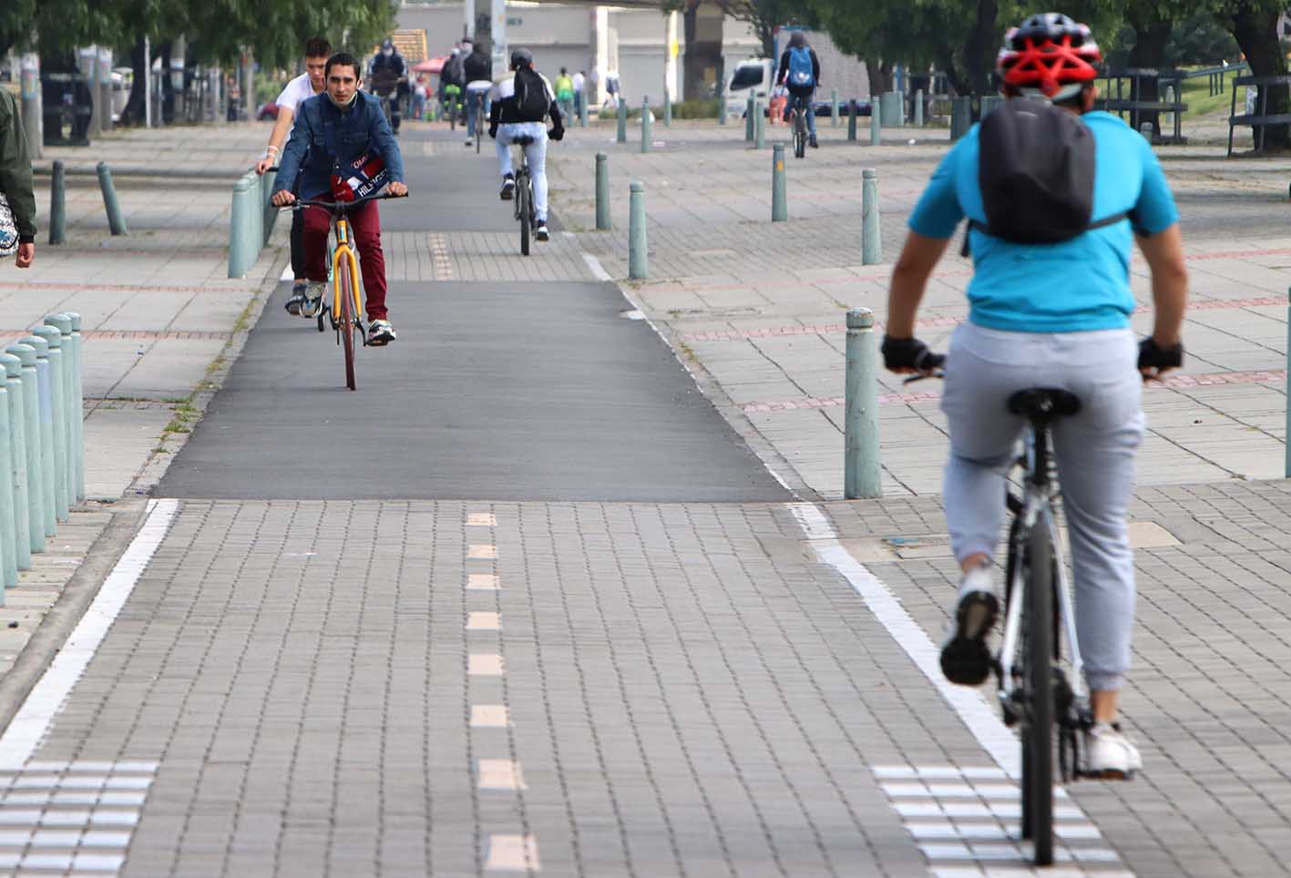 La dura realidad que sufren los ciclistas en Bogotá
