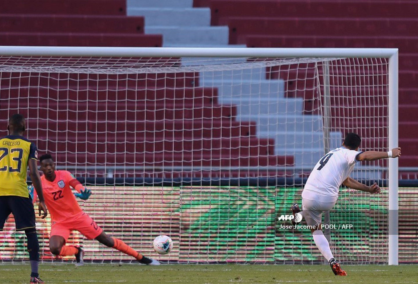 Luis Suárez anotó en el partido contra Ecuador