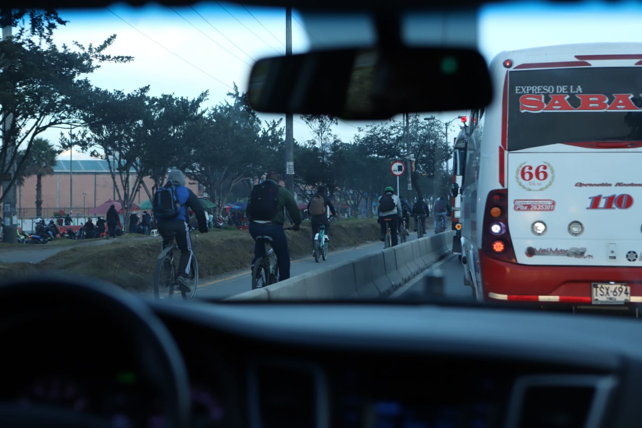 Inicia protesta por parte de conductores contra ciclorruta de Calle 13