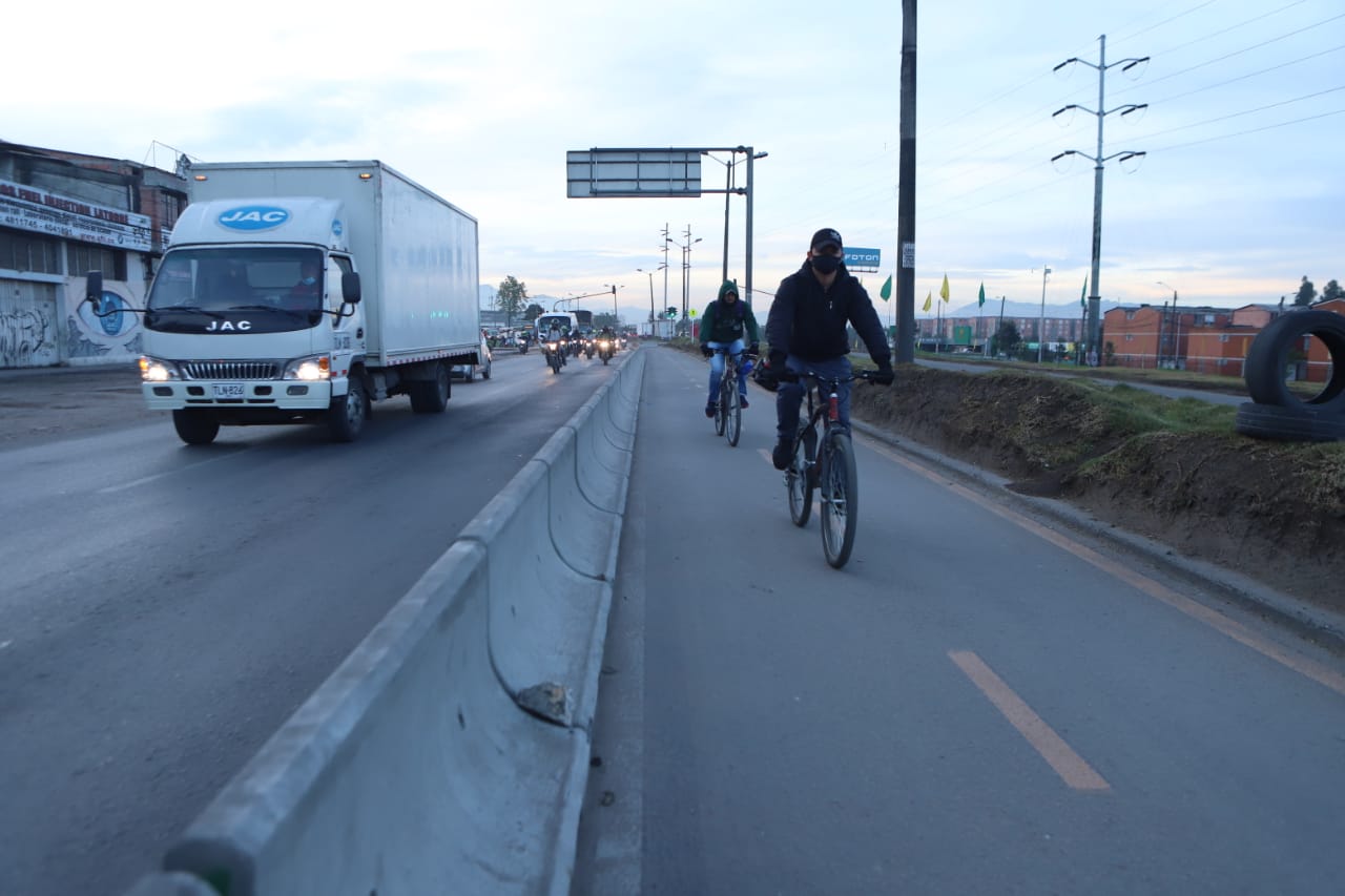 Inicia protesta por parte de conductores contra ciclorruta de Calle 13