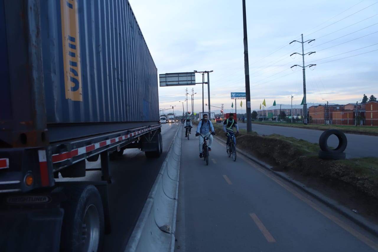 Inicia protesta por parte de conductores contra ciclorruta de Calle 13