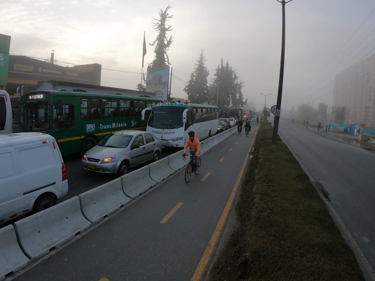 Inicia protesta por parte de conductores contra ciclorruta de Calle 13