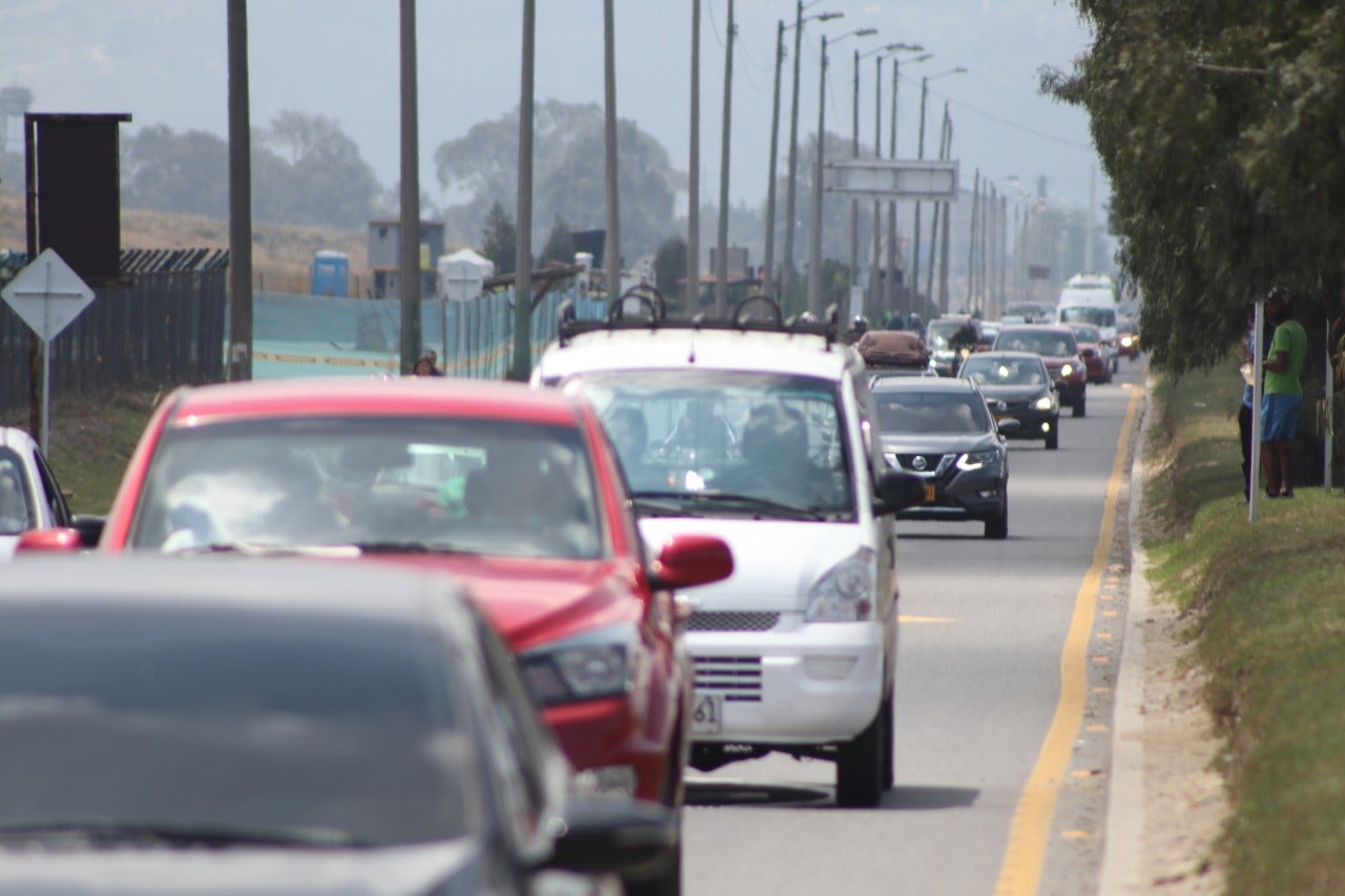 Vías de Cundinamarca sufren con trancones: viajeros demoran en trayectos