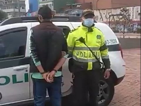 Noticias: Capturan a hombre que tocó indebidamente a mujer en Transmilenio