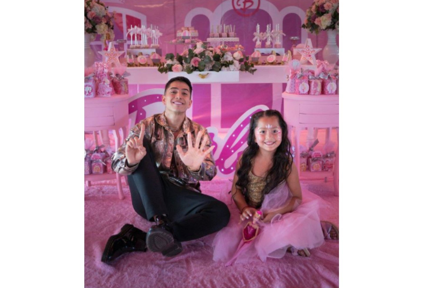 Andy Rivera junto a su hija