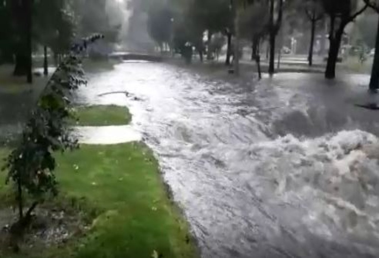 Denuncian negligencia estatal que deriva en desbordamientos por lluvias